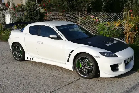 Mazda RX8 tuning: Jak poprawić osiągi i wygląd tego sportowego modelu?