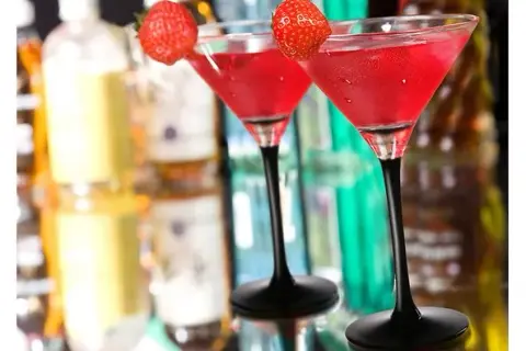 Najlepsze drinki z Red Label, które musisz spróbować w domu