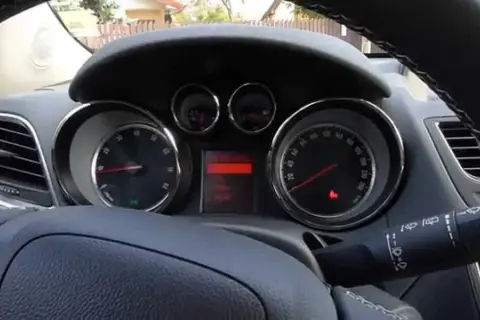 Jak wyłączyć czujnik ciśnienia w oponach Opel Mokka i uniknąć problemów