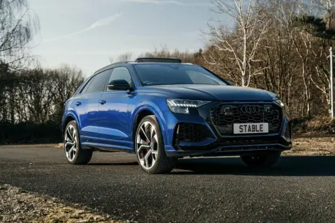 Zwykły uczestnik wygrywa luksusowe Audi RSQ8 w loterii Buddy: Historia Patryka z Włocławka