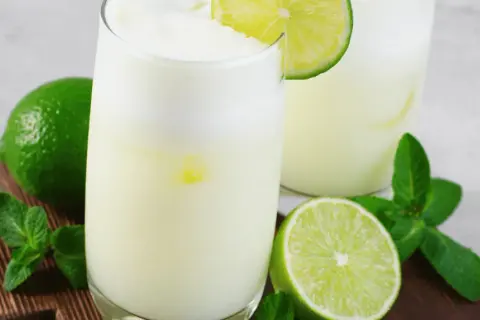 Jak przygotować flirtini drink: orzeźwiający koktajl na każdą okazję