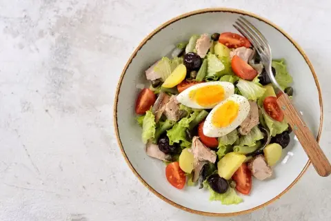 Salade Niçoise : la vraie recette traditionnelle (sans erreur !)