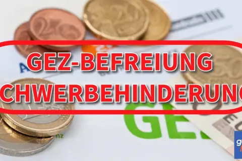 GEZ-Befreiung für Schwerbehinderung ab 50% möglich. Münzen und Geldscheine symbolisieren finanzielle Entlastung.