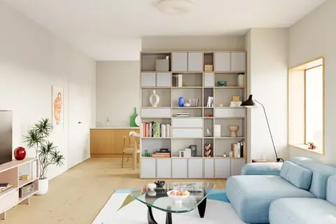 Helle, moderne wohnzimmer inspiration mit einem blauen Sofa, einem Glas-Couchtisch und einem großen Regal voller Bücher und Deko.
