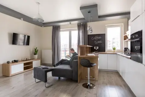 Jak oddzielić otwartą kuchnię od salonu? Sprawdzone metody i porady