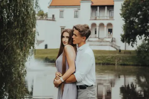 Ile wcześniej zaprasza się na wesele, aby uniknąć problemów?