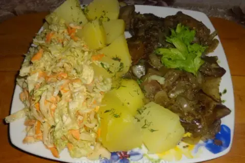 Jaka surówka do wątróbki? Przepisy i porady Alana Szewczyka
