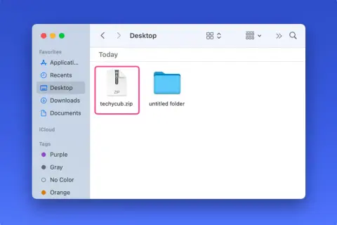 Jak rozpakować zip? Na pulpicie widoczny plik "techycub.zip" i folder. Kliknij dwukrotnie, by rozpakować.