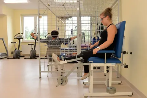 Rehabilitacja NFZ Łódź: Jak znaleźć najszybsze terminy w centrum?