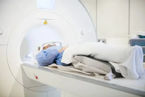 Na czym polega zjawisko rezonansu i jak wpływa na nasze życie?
