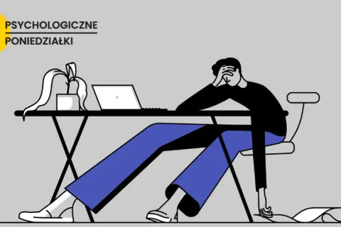 Zrezygnowany człowiek przy biurku, z ręką na czole, symbolizuje prokrastynację. Co to znaczy? To odkładanie zadań na później.