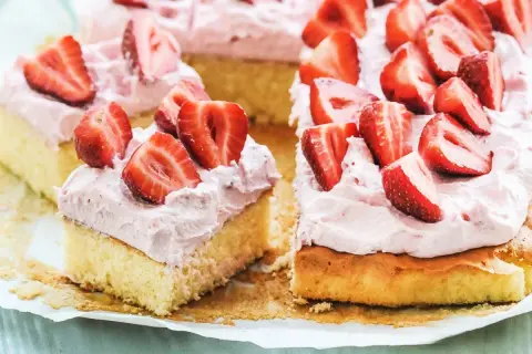 Pyszny przepis na ciasto z truskawkami i mascarpone, które zachwyci