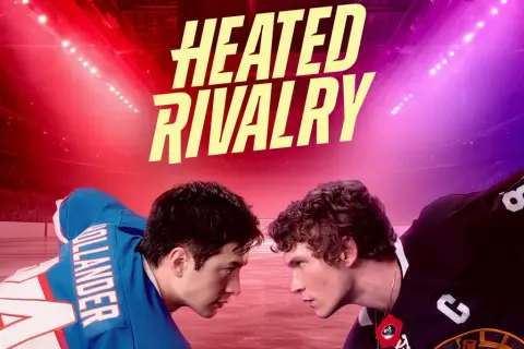Zwei Eishockeyspieler blicken sich intensiv an, die Aufschrift "HEATED RIVALRY" darüber.