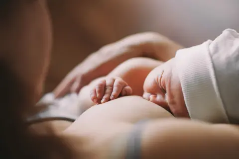 Co bezpiecznie stosować na zatrucie pokarmowe podczas karmienia piersią
