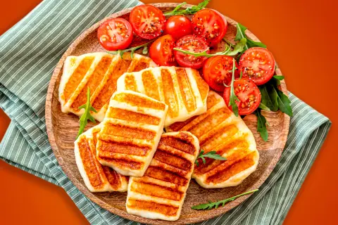 Jak smażyć halloumi, aby uzyskać idealną chrupkość i smak