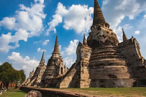 Starożytne stupy w Ayutthaya, symbol tego, z czego słynie Tajlandia.