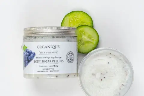 Peeling solny czy cukrowy - który lepiej zadba o Twoją skórę?