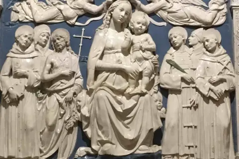 Madonna z Dzieciątkiem i świętymi, aniołowie koronują ją. Scena jak z Psalmu 47, pełna boskiej chwały.