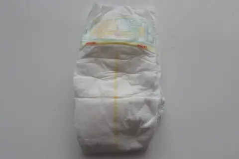 Jak rozpoznać przód pieluchomajtek Pampers, aby uniknąć błędów?