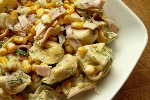 Jak zrobić sałatkę z tortellini, która zaskoczy Twoich gości