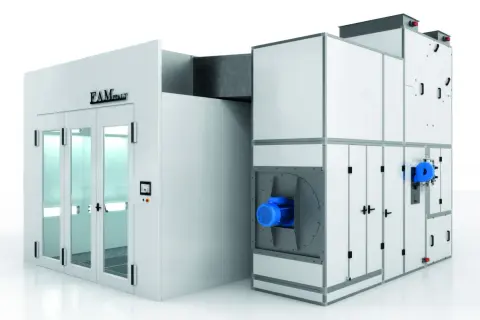 Cabina di verniciatura carrozzeria moderna, con porte in vetro, pannello di controllo e unità di ventilazione esterna.