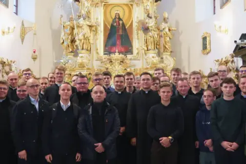 Sanktuarium Matki Bożej Kodeńskiej: historia, msze i praktyczne wskazówki dla pielgrzymów