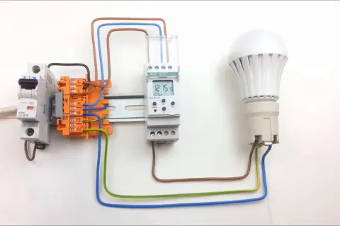 Programator czasowy DIN: Podłącz bezpiecznie i oszczędzaj energię.