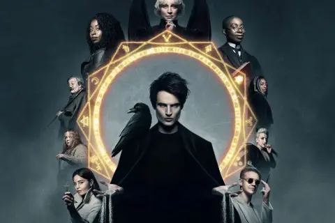 Das offizielle Poster zur sandman staffel 2 zeigt Dream mit einer Krähe, umgeben von einem magischen Kreis und verschiedenen Charakteren.