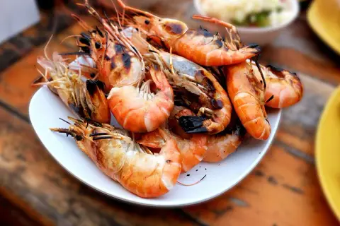 Gambas grillées : le guide pour une cuisson juteuse et savoureuse