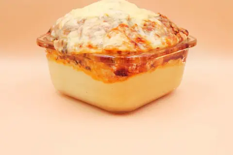 Pizza z mikrofali: Chrupiący spód w 5 minut - przepis ekspresowy