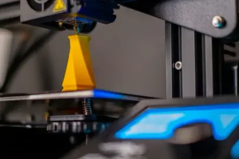 Drukarka 3D: Co to jest i jak działa? Przewodnik dla początkujących