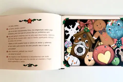 Personajes de un cuento de navidad corto, como un muñeco de jengibre, un muñeco de nieve y adornos navideños, esperan ansiosos la llegada de la Navidad.