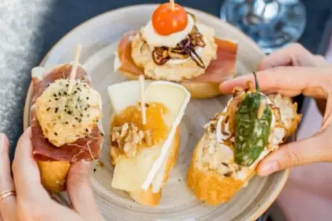 ¿Pinchos en Pamplona? Descubre la ruta perfecta y dónde probarlos