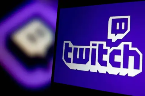 Das Twitch-Logo auf einem violetten Hintergrund. Was bedeutet "kek"? Das ist ein Ausdruck aus der Gaming-Welt, oft auf Twitch verwendet.