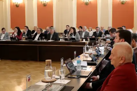 Ile zarabia radny osiedla? Zaskakujące różnice w wynagrodzeniach