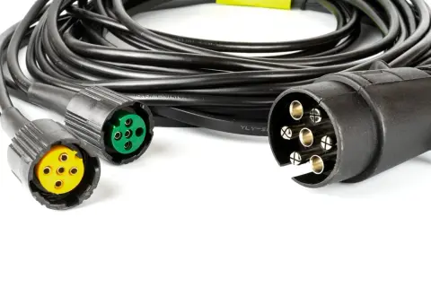Jakie gniazdo do przyczepy kempingowej - uniknij problemów z elektryką