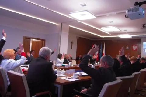 Ile zarabia przewodniczący rady osiedla? Zaskakujące fakty i różnice