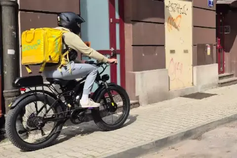 Czy motorowerem można jeździć po ścieżce rowerowej? Oto prawda!