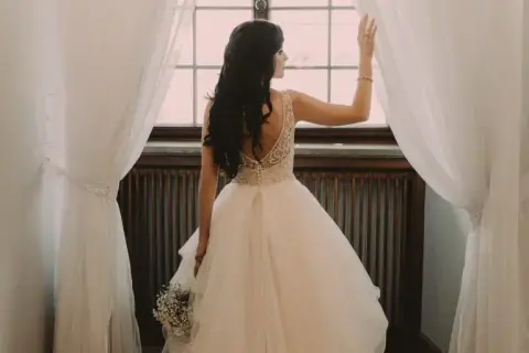 Jak mierzyć suknię ślubną, aby uniknąć błędów i mieć idealne dopasowanie