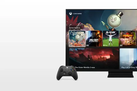 Zobacz, jak połączyć aplikację Xbox z konsolą, by grać w chmurze. Na ekranie gry, obok kontrolera.