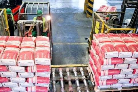 Ile kosztuje worek cementu? Sprawdź ceny i oszczędź na budowie