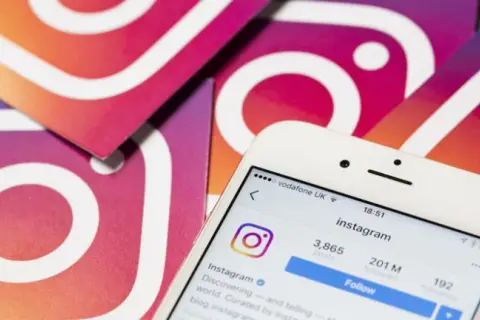 Jak pobrać stories z Instagrama – proste metody na zapisanie relacji