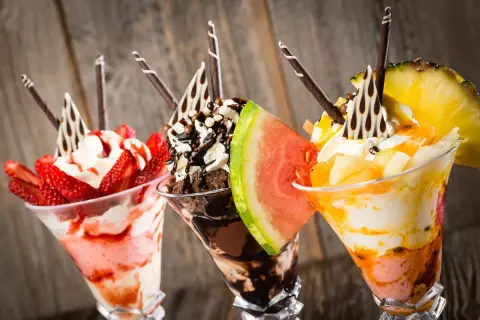 Pyszny deser lodowy: Najlepszy przepis na domowe lody na lato