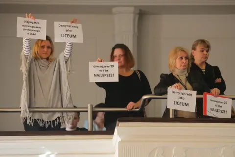 Kiedy weszło gimnazjum, nauczyciele z Gimnazjum nr 29 pokazują, że "Damy też radę jako LICEUM" i mają "NAJLEPSZE!" wyniki.