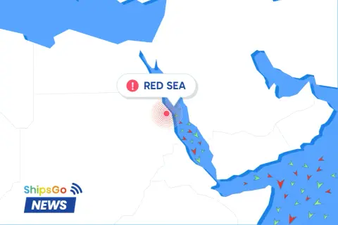 Navi in movimento nel Mar Rosso, con un avviso di pericolo.