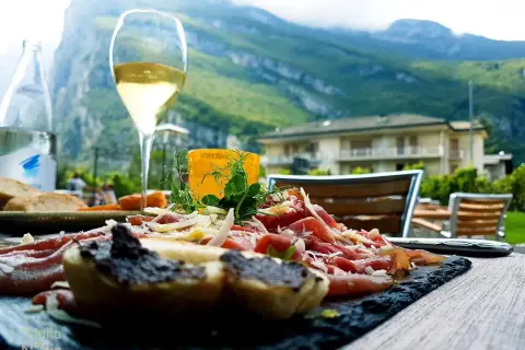 Peschiera del Garda: Gdzie zjeść? Kulinarne porady i TOP restauracje