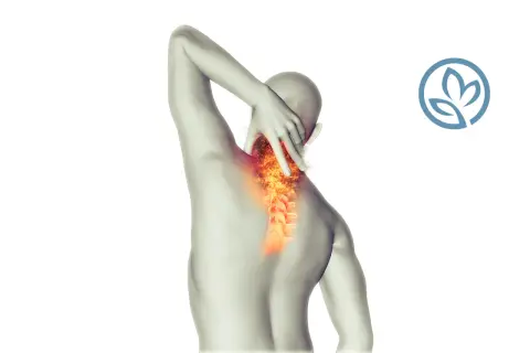 Dolore al collo e alla schiena, con colonna vertebrale evidenziata da fiamme. Scopri gli esercizi per la lordosi cervicale.