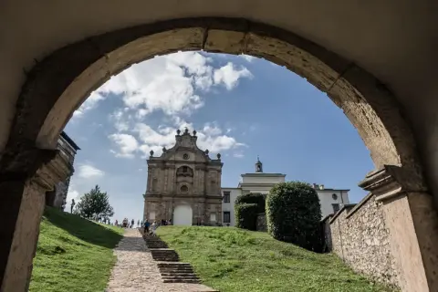 Święty Krzyż atrakcje – odkryj najpiękniejsze miejsca i historie