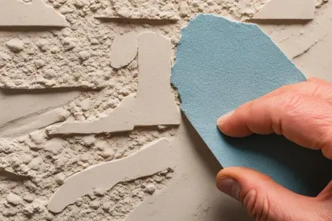 Jaki papier ścierny do tynku cementowo-wapiennego, aby uniknąć błędów?