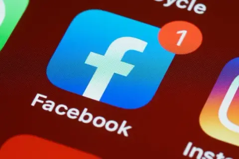 Jak kupić lajki na Facebooku i uniknąć oszustw oraz ryzyk